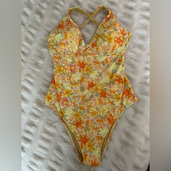 RIPCURL Medium one piece swim suit NWT - Picture 2 of 13